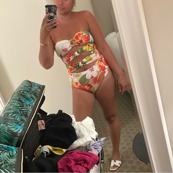 worn once , purchased at local shop,not from Revolve... Brand used for exposure - Picture 3 of 3